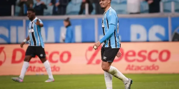 Grêmio acerta empréstimo de Arezo ao Peñarol