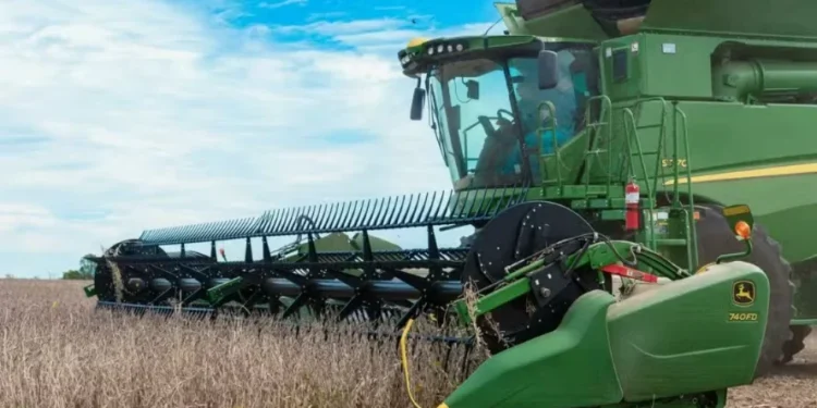 Grãos oscilam em Chicago após ajustes técnicos