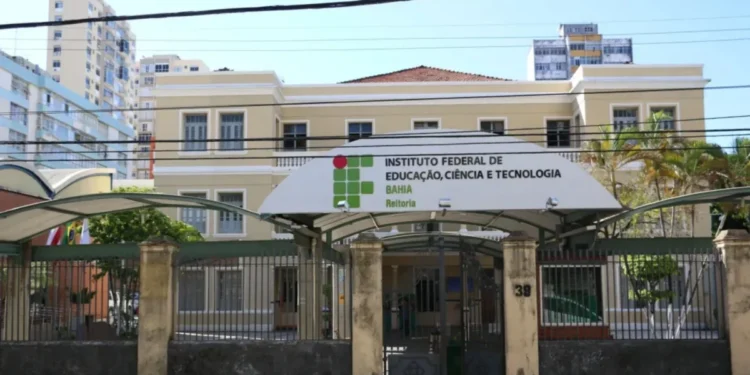 Cursos de bacharelado, licenciatura e tecnólogo estão distribuídos em 12 campi no estado da Bahia • Wikimedia Commons