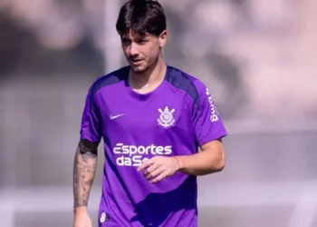 Ceará e Corinthians fazem duelo direto por posições no Brasileirão