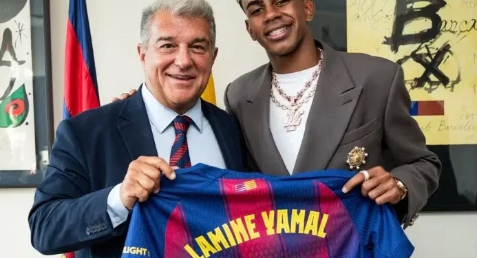 Yamal assume camisa 10 do Barcelona e assina renovação até 2031; veja muro em homenagem ao craque