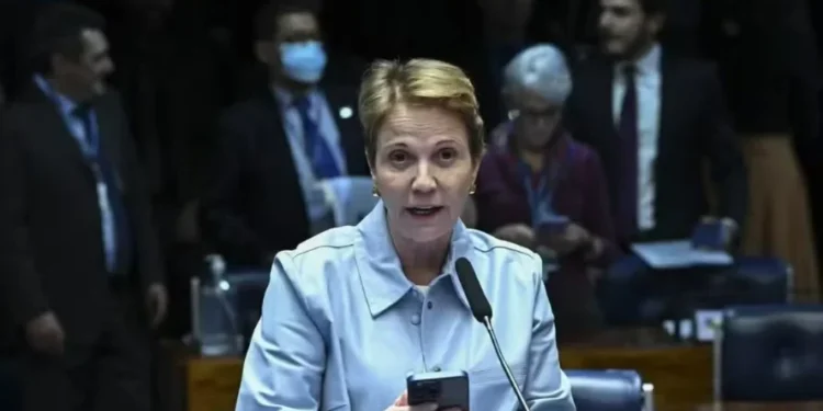 Brasil demora a negociar e Trump ‘dobra a aposta’, diz ex-ministra da Agricultura