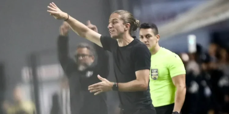 Filipe Luís se recusa a comentar situação de Pedro no Flamengo: “Encerrado”