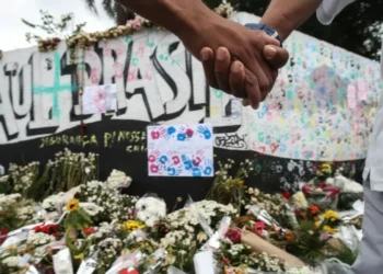 Homenagem às vítimas do massacre da Escola Estadual Raul Brazil, em Suzano. • WERTHER SANTANA/ESTADÃO CONTEÚDO/AE