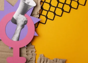 Dados mostram que 54% dos jovens britânicos entre 11 e 19 anos afirmam já ter ouvido ou visto comentários misóginos • Freepik