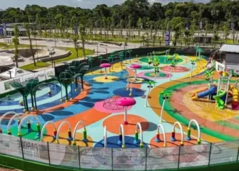 Espaço conta com uma área molhada repleta de atrações interativas • Reprodução