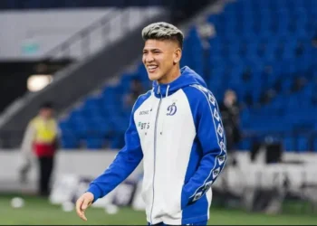 Jorge Carrascal com o uniforme do Dínamo Moscou • Divulgação/Dínamo Moscou