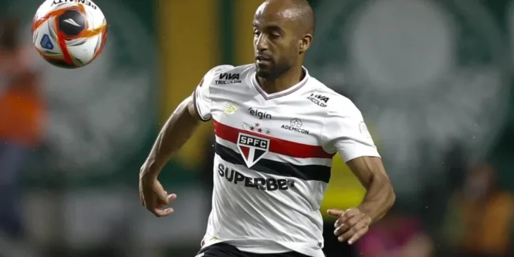 Lucas Moura segue fora do São Paulo no clássico Majestoso; entenda situação