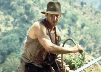 Com Harrison Ford interpretando o protagonista, a sequência de cinco filmes acompanha o arqueólogo aventureiro em missões para proteger artefatos preciosos • Reprodução