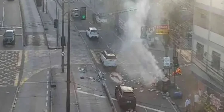 Tiroteio na Praça Seca afeta BRT, ônibus e interdita vias no Rio