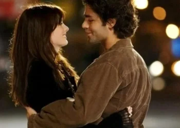 Anne Hathaway e Adrian Garnier em "O Diabo Veste Prada" • Divulgação