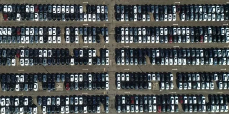 GM lucra mais que o esperado, mas alerta sobre impacto de tarifas