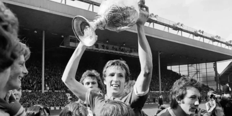 Campeão da Champions League pelo Liverpool morre aos 70 anos