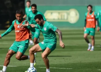 Ríos e Felipe Anderson em campo na Academia de Futebol — Foto: Cesar Greco / Palmeiras