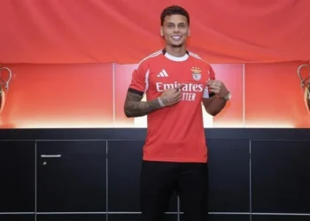 Richard Ríos é apresentado pelo Benfica • Divulgação/Benfica