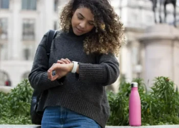 Primeiro passo, segundo educador, é estabelecer uma rotina de estudos realista e manter a constância • Freepik