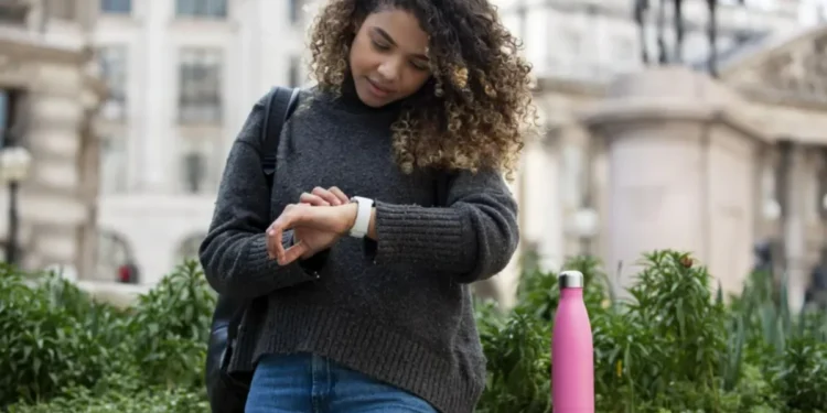 Primeiro passo, segundo educador, é estabelecer uma rotina de estudos realista e manter a constância • Freepik