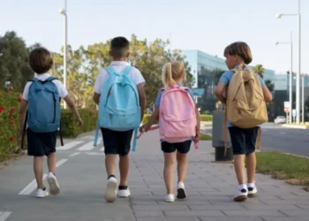 Proposta pedagógica, infraestrutura e gestão emocional são alguns fatores que devem analisados ao escolher a nova escola da criança • Freepik