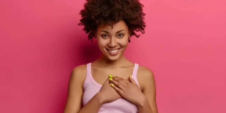 No novo exame de mamas, a paciente apenas encosta a mama em uma tela especial do equipamento  • wayhomestudio/Freepik