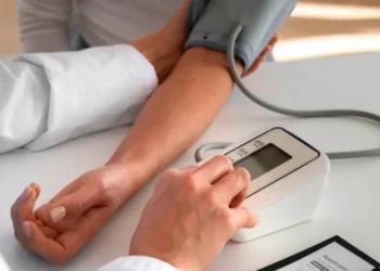 A pressão alta é uma doença que compromete a saúde de cerca de um terço da população mundial • Freepik