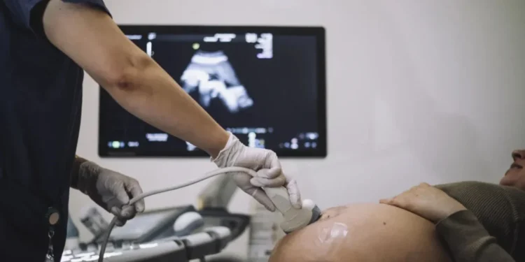 Estudo mostra importância do pré-natal para evitar anomalias congênitas • Maskot/GettyImages