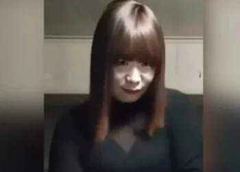 O caso de "Sister Hong", o homem chinês que se disfarçou para gravar e compartilhar vídeos de encontros sexuais com mais de mil homens. • Reprodução/Redes sociais