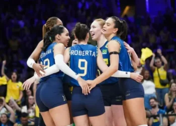 Brasil vence por 3 a 0 e carimba vaga na semifinal