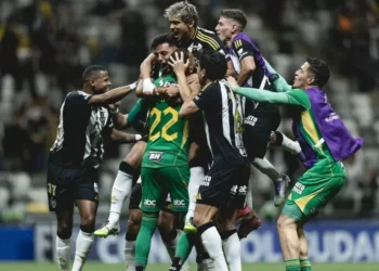 A comemoração dos jogadores do Atlético-MG após vaga nas oitavas da Sul-Americana • Pedro Souza/Atlético