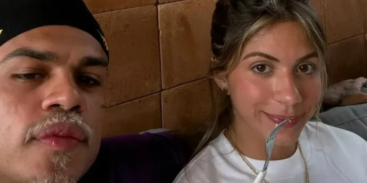 MC Cabelinho posa ao lado da namorada • Instagram / MC Cabelinho