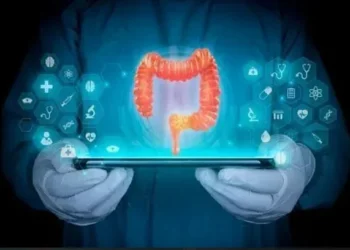 O exame sangue oculto nas fezes se mostrou não inferior à colonoscopia • Marco Marca/Getty Images