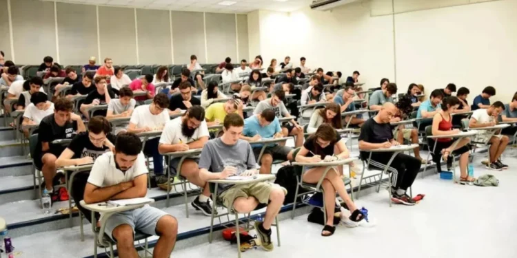 Vestibular 2026 da Unicamp acontecerá em duas etapas, sendo a primeira no dia 26 de outubro e a segunda nos dias 30 de novembro e 1º de dezembro • undefined