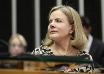 Estamos dispostos a negociar, mas sem recuar na soberania, diz Gleisi à CNN