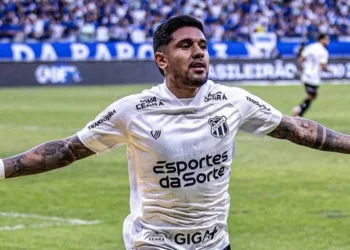 Galeano celebra seu segundo gol no duelo entre Cruzeiro e Ceará no Mineirão • Felipe Santos / Ceará SC