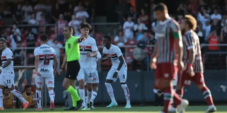 São Paulo vence Fluminense e chega a quatro jogos sem perder no Brasileirão