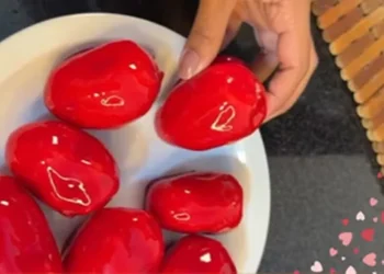 Febre do morango do amor tomou conta das redes sociais
Febre do morango do amor tomou conta das redes sociais — Foto: TudoGostoso