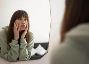 Toxinas botulínicas sem procedência confirmada podem conter contaminantes em sua composição, trazendo riscos à saúde • Freepik