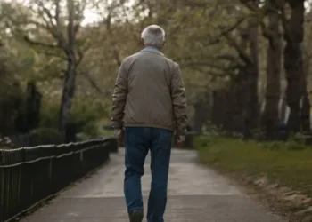 Estudo mostra importância de caminhada de pelo menos 10 anos • Freepik