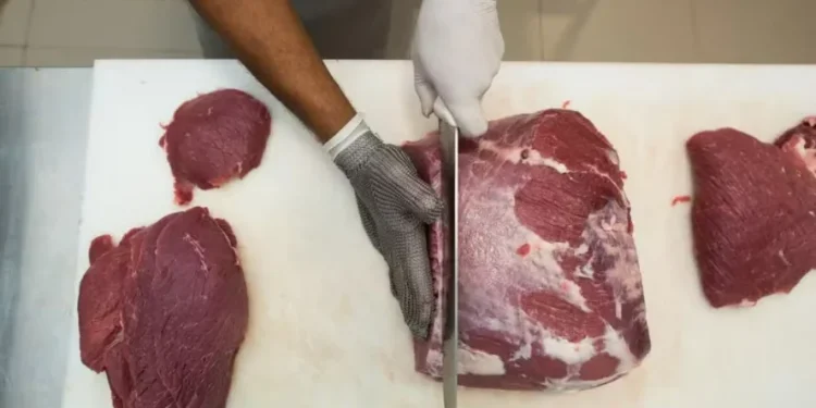 Brasil pode perder US$ 1 bilhão em 2025 na venda de carne bovina aos EUA com o tarifaço