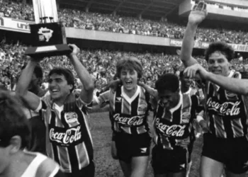 Grêmio celebra conquista da Copa do Brasil de 1989. • Arivaldo Chaves/Agência RBS