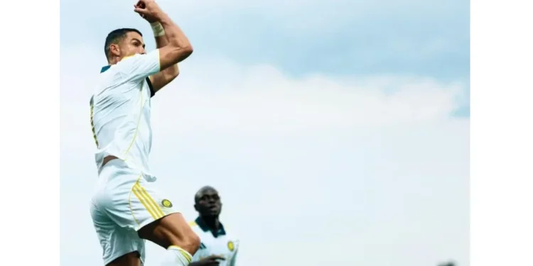 Cristiano Ronaldo comemora o gol marcado pelo Al-Nassr contra o Toulouse — Foto: Divulgação / Al-Nassr