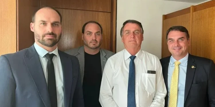 Jair Bolsonaro e os filhos, Carlos, Flávio e Eduardo  • Flickr