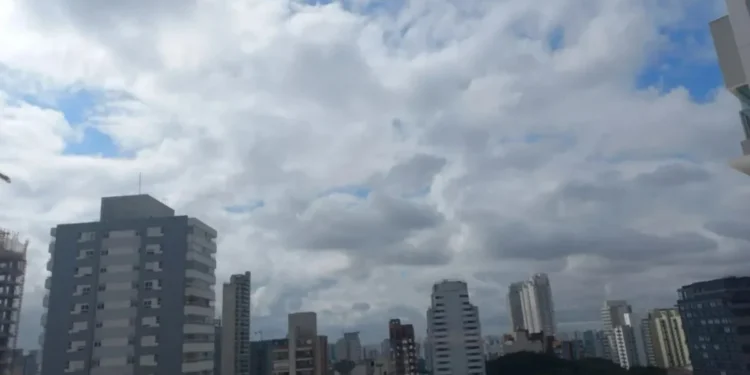 Clima gelado permanece em São Paulo ao longo desta quinta-feira (31)
