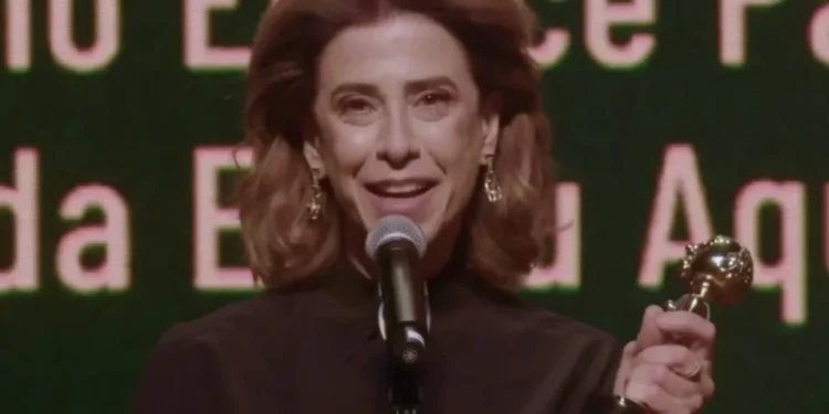 Fernanda Torres vence como Melhor Atriz no Prêmio Grande Otelo 2025