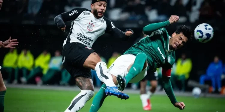 Memphis Depay marca primeiro gol em clássicos pelo Corinthians