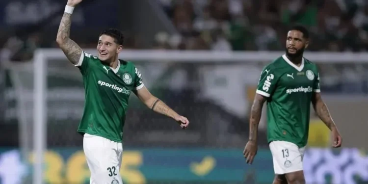 Gol do Palmeiras gera briga no Dérbi, mas é anulado