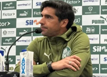 Abel abandona entrevista coletiva após derrota no clássico • Rafael Oliva / Itatiaia Esporte