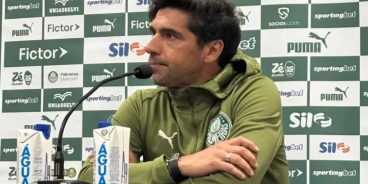 Frustrado, Abel “abandona” coletiva após derrota do Palmeiras em clássico