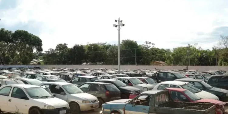 Mais de 400 veículos são leiloados pelo Detran em Araguatins; lance varia entre R$ 10 a R$ 1,5 mil