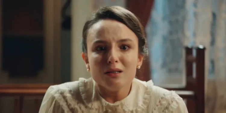 Larissa Manoela vive Estela em "Êta Mundo Melhor" • Reprodução/Globoplay