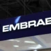 Ações da Embraer desabam mais de 7% após tarifaço de Trump de 50% ao Brasil